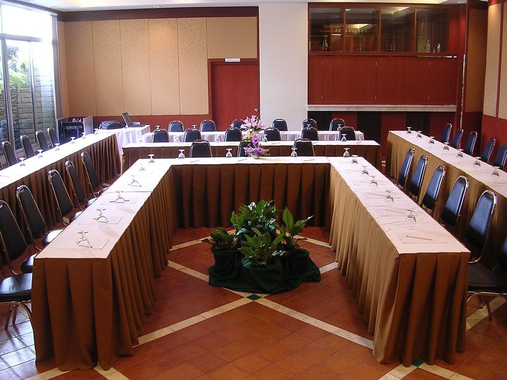 האט יאי Hatyai Golden Crown Hotel מראה חיצוני תמונה