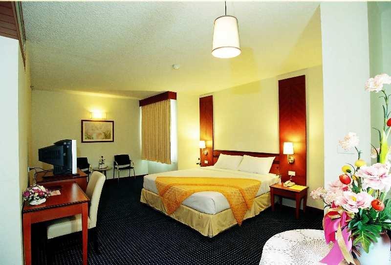 האט יאי Hatyai Golden Crown Hotel מראה חיצוני תמונה