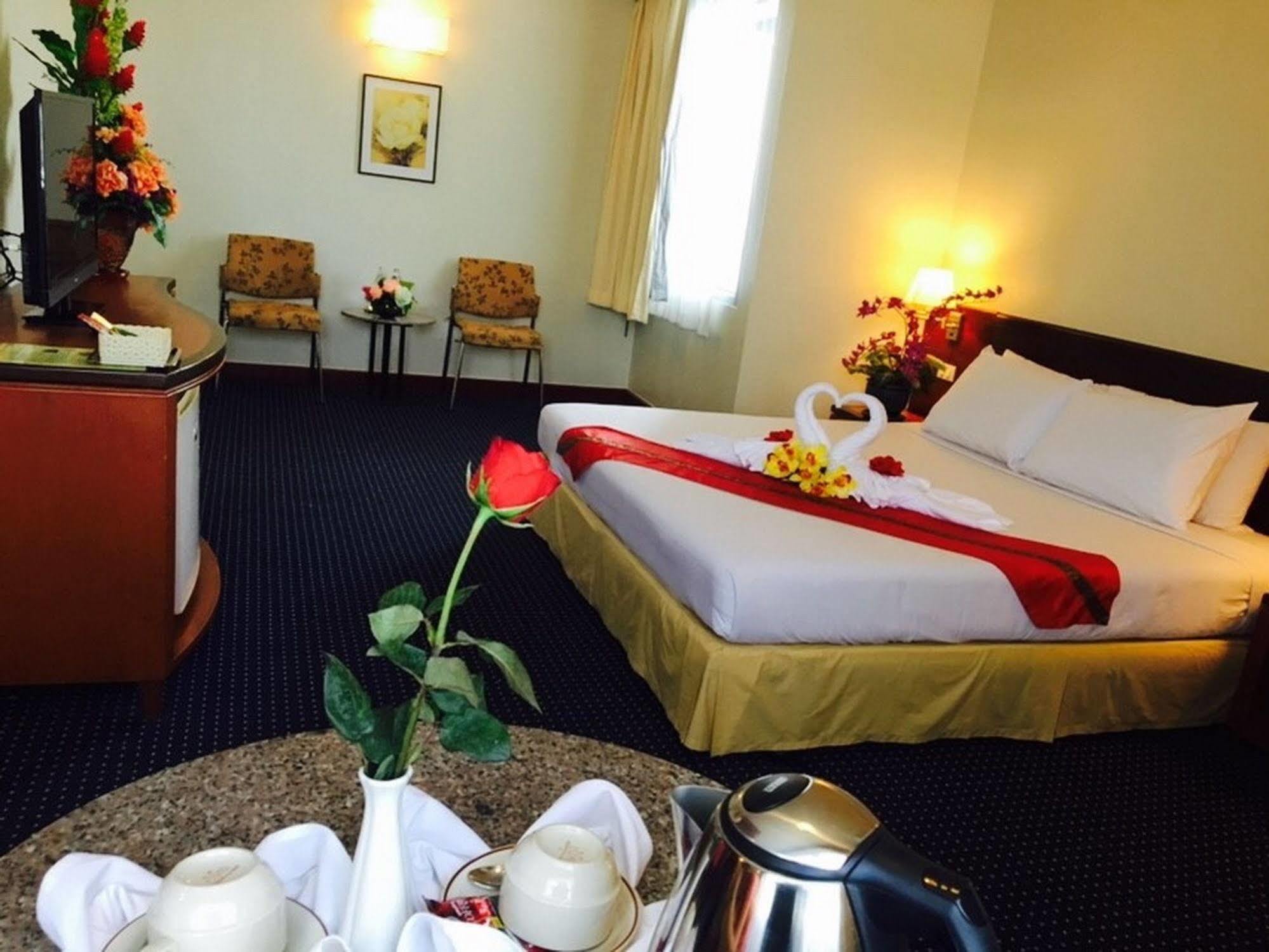 האט יאי Hatyai Golden Crown Hotel מראה חיצוני תמונה